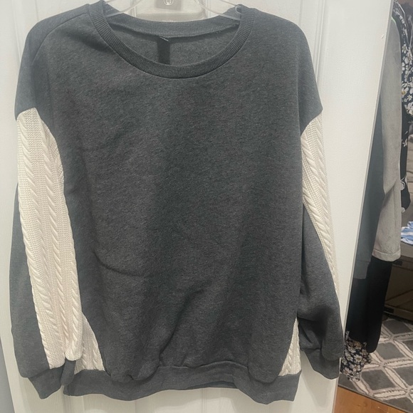 SHEIN Gray and Cream Crew Neck Sweater with Textured Sleeves - Picture 4 of 10